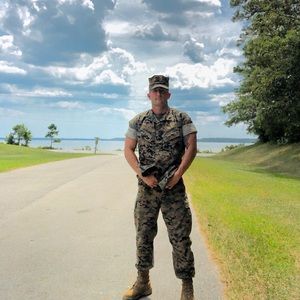 Meet your Posher, Carlos